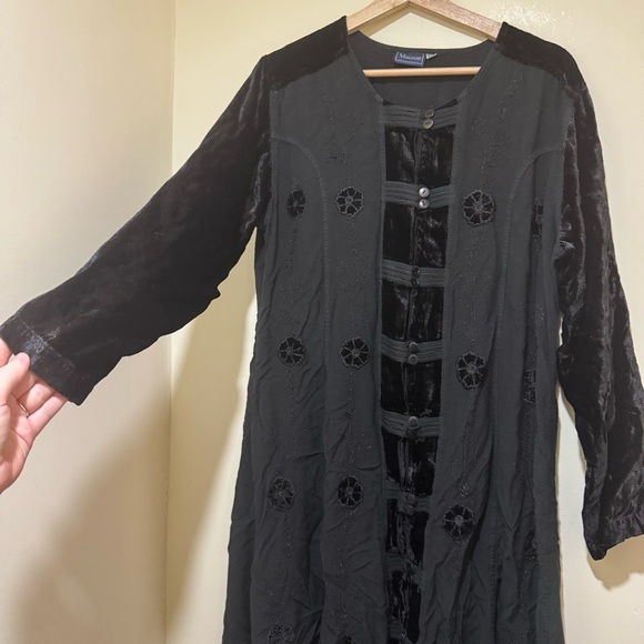 Women’s Vintage 90’s Witchy Velvet Floral Embroidered Button Down Dress 1 Size - Picture 3 of 16
